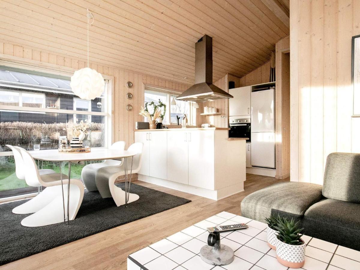 6 Person Holiday Home In Tranek R Fæbæk Екстериор снимка