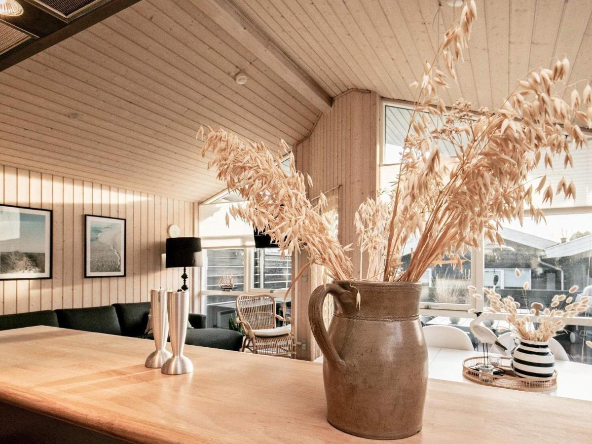 6 Person Holiday Home In Tranek R Fæbæk Екстериор снимка