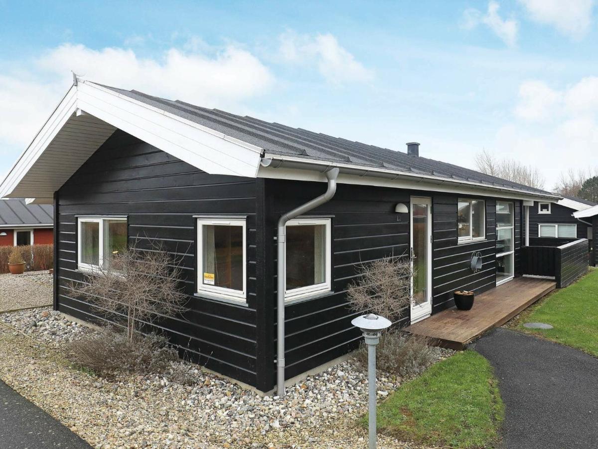 6 Person Holiday Home In Tranek R Fæbæk Екстериор снимка
